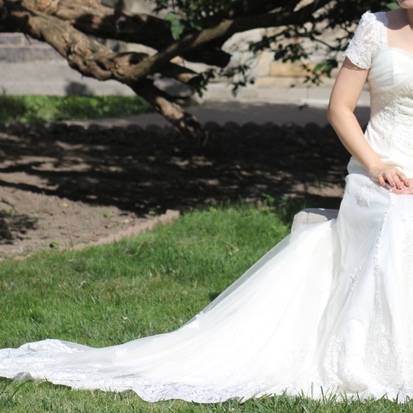 EUC Wedding Dress XS - Picture 6 of 7